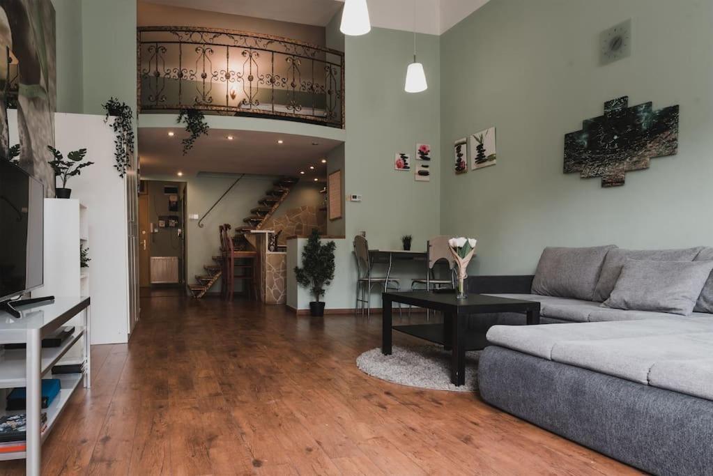 Main Street Apartment / Heart Of Bp Budapest Esterno foto